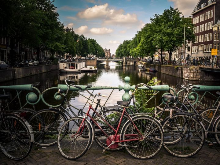 dutch-raise-minimum-wage-to-1-931-the-portugal-news